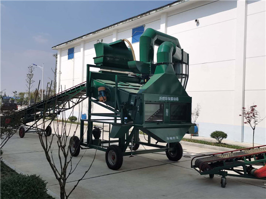 Walking device of Environmental protection single cleaning vibrating screen is in the working