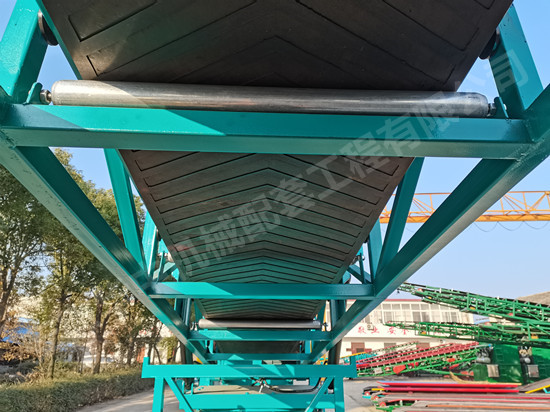 皮带输送机下托辊图片