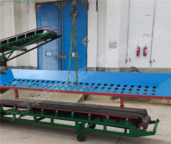 Hopper of the bulk grain unloading belt conveyor 