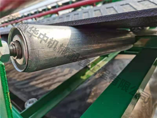 "V" type upper roller